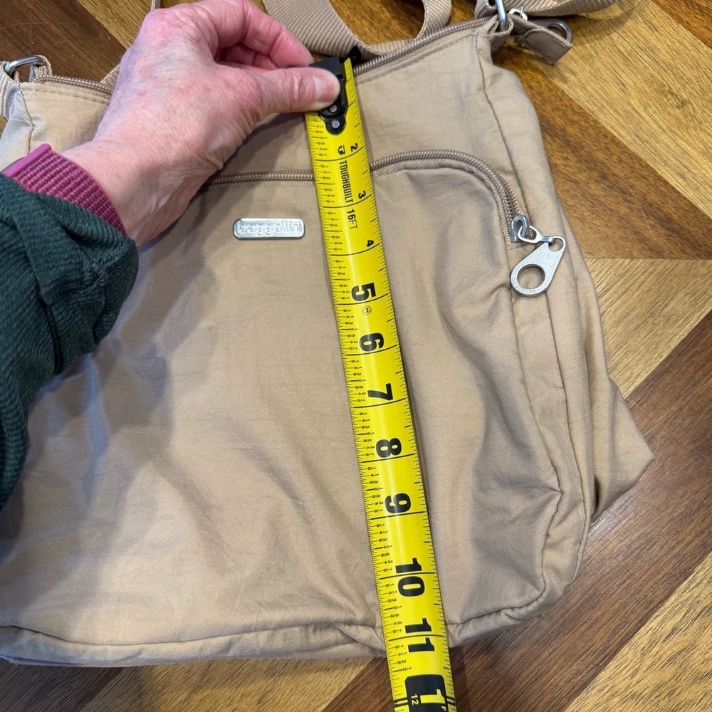 Baggallini Beige crossbody FLAW - Picture 3 of 12